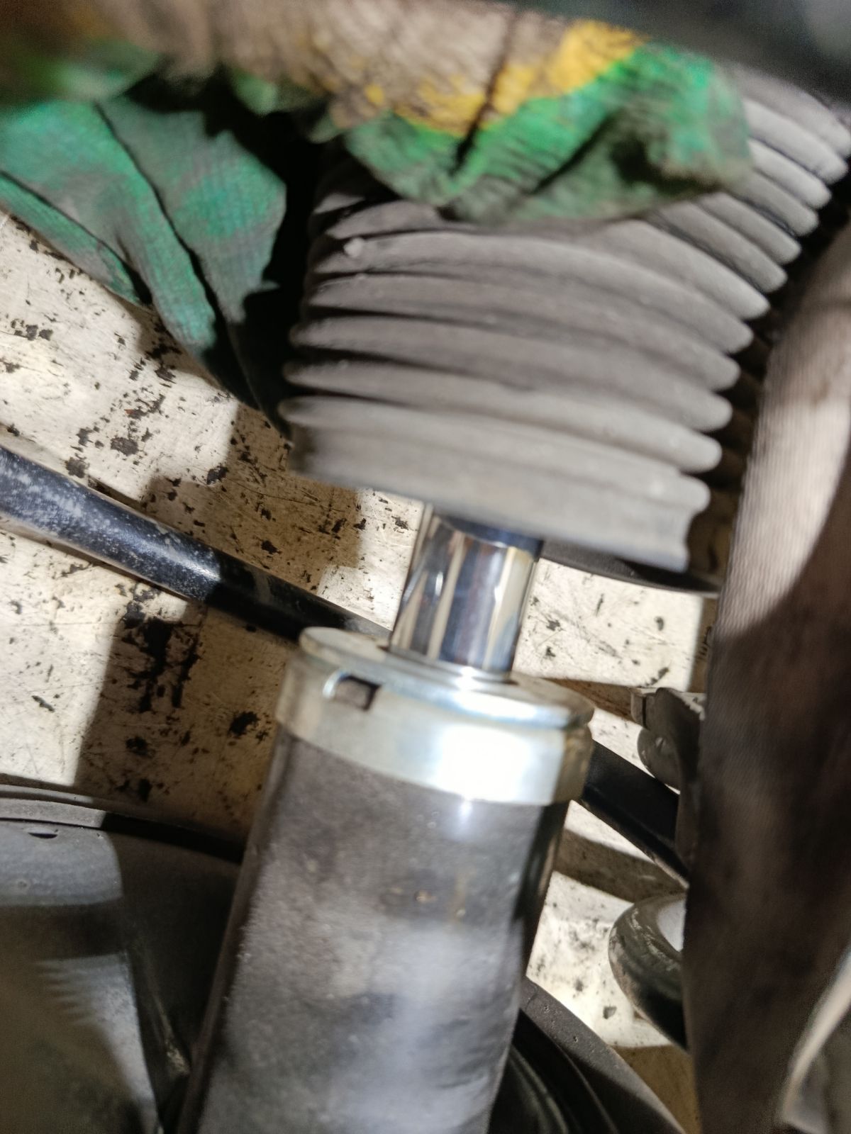 Стойка амортизатора на Nissan Teana J31 VQ23DE Фото 4