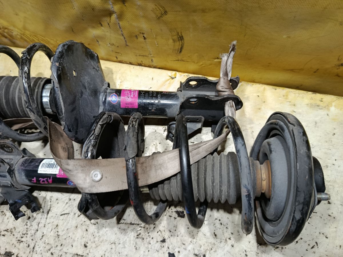 Стойка амортизатора на Nissan Cefiro A32 VQ20DE Фото 2