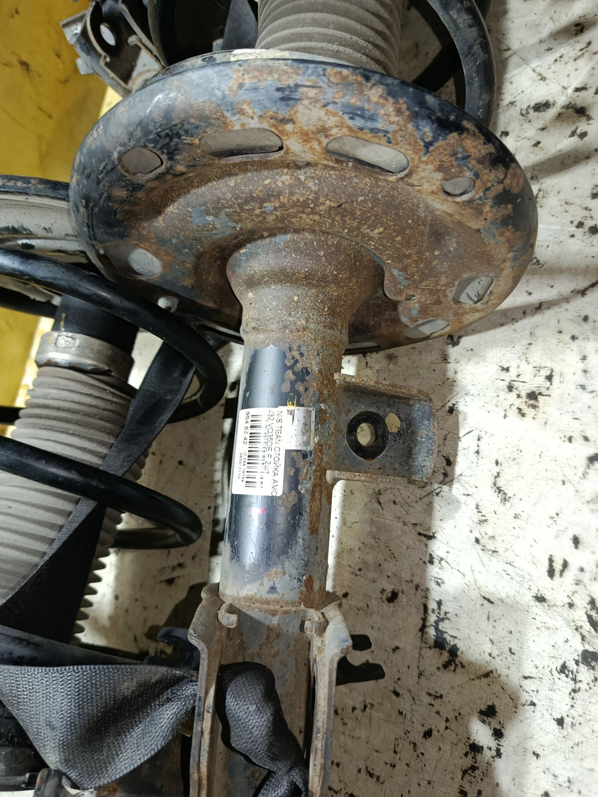 Стойка амортизатора на Nissan Teana J32 VQ35DE Фото 4