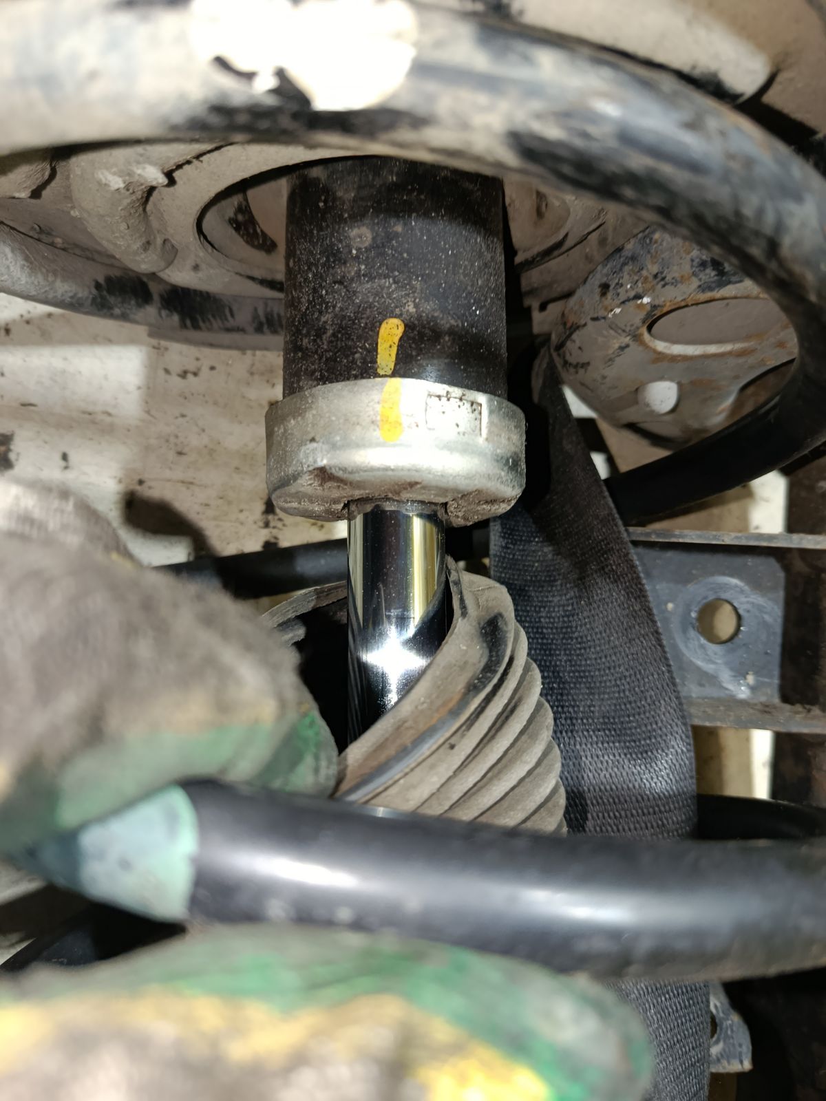 Стойка амортизатора на Nissan Teana J32 VQ35DE Фото 5