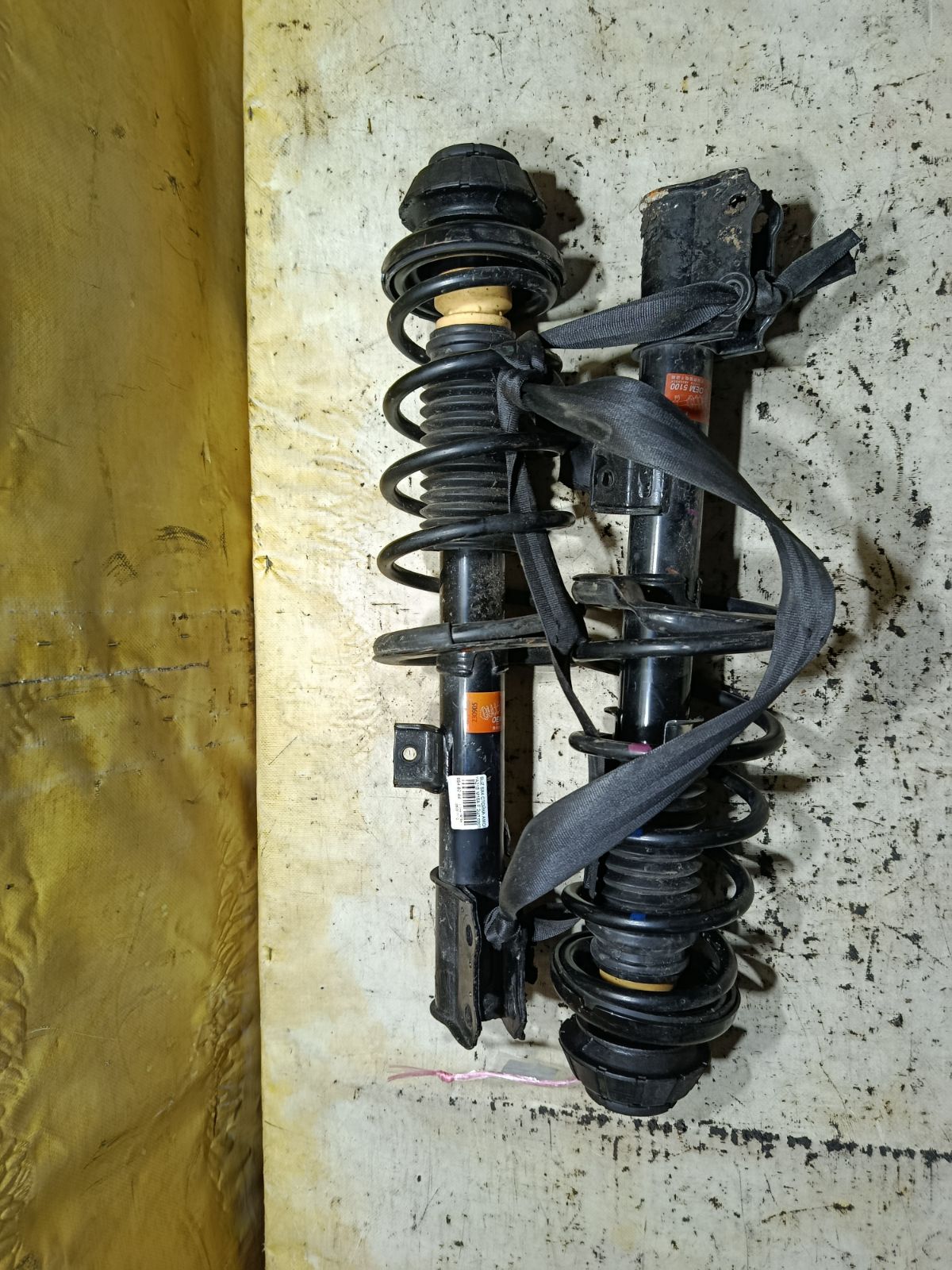 Стойка амортизатора на Suzuki Sx4 YA21S M16A Фото 1