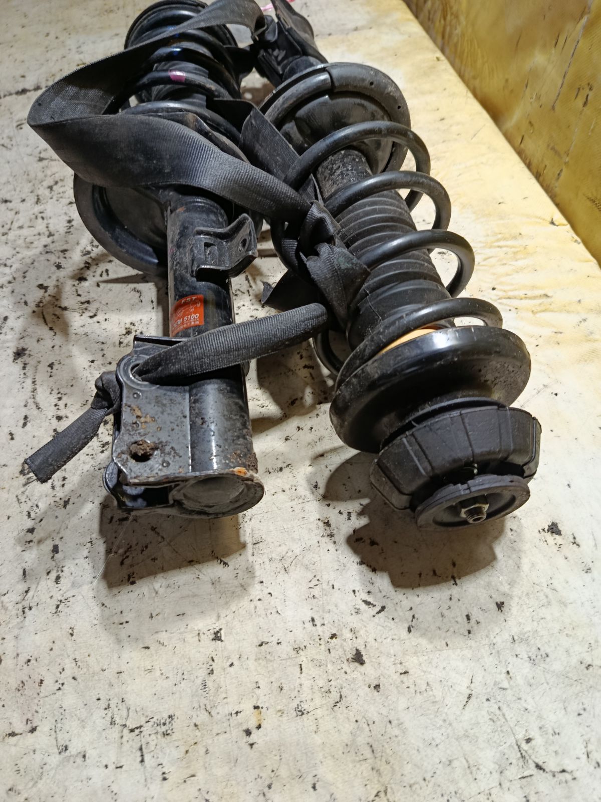 Стойка амортизатора на Suzuki Sx4 YA21S M16A Фото 5