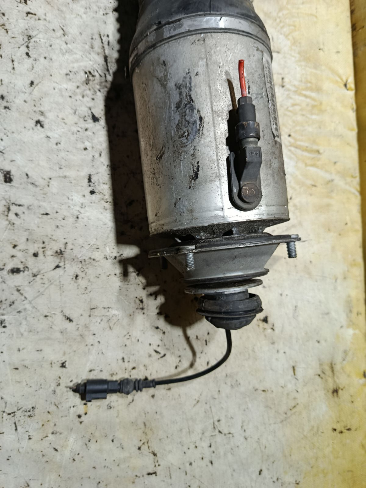 Стойка амортизатора 4E0616039AF на Audi A8 4E BPK Фото 2