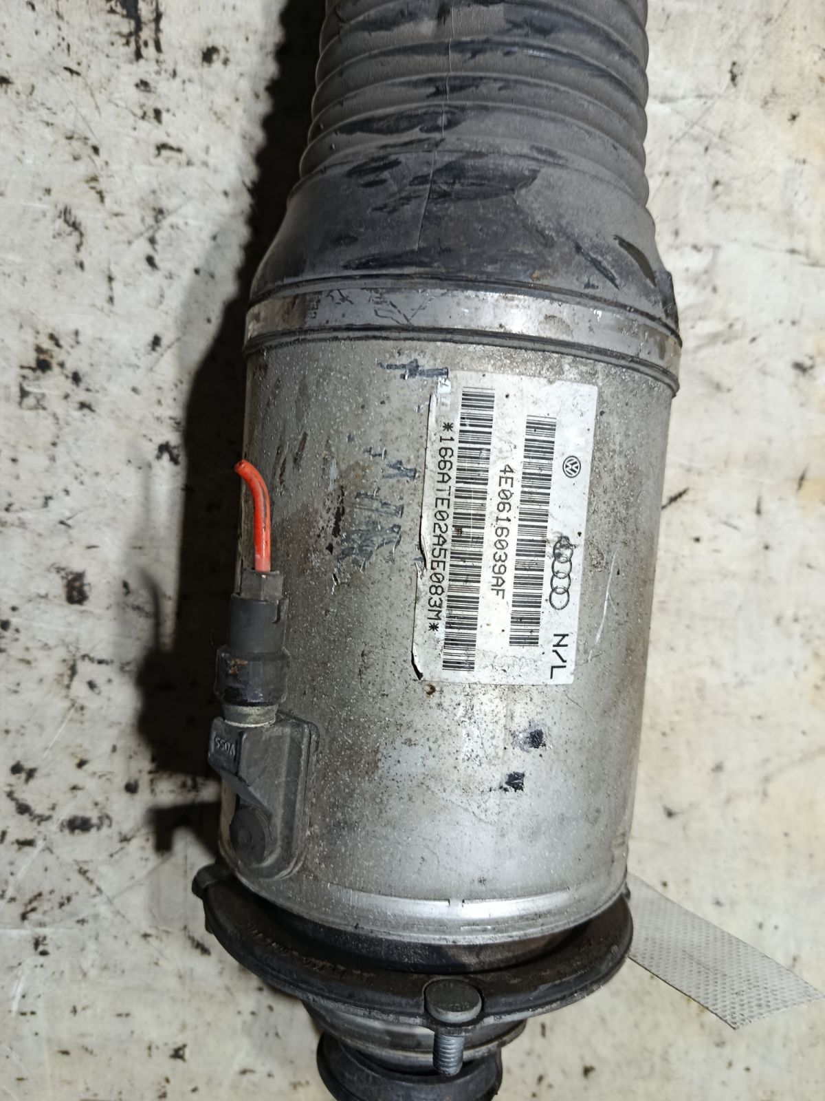 Стойка амортизатора 4E0616039AF на Audi A8 4E BPK Фото 4