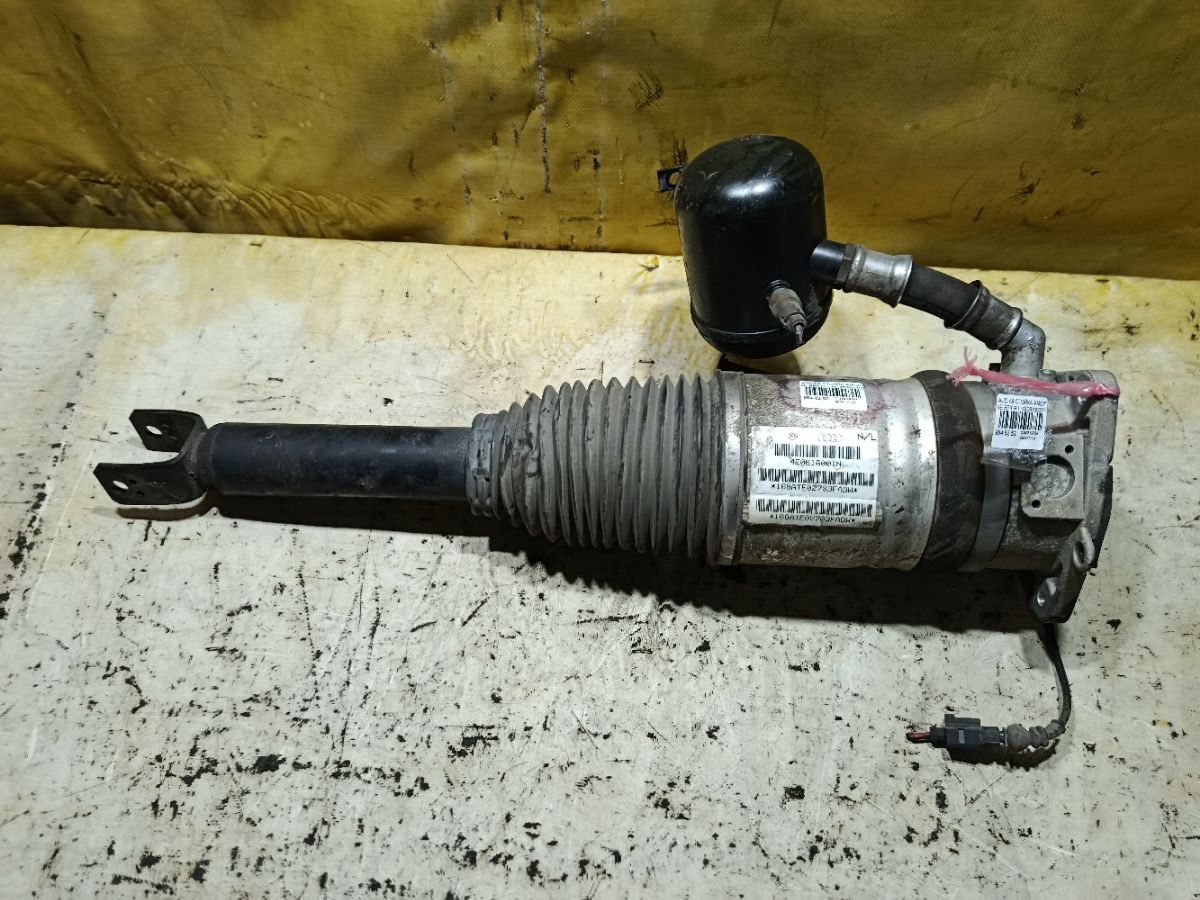 Стойка амортизатора 4E0616001N на Audi A8 4E BPK Фото 1