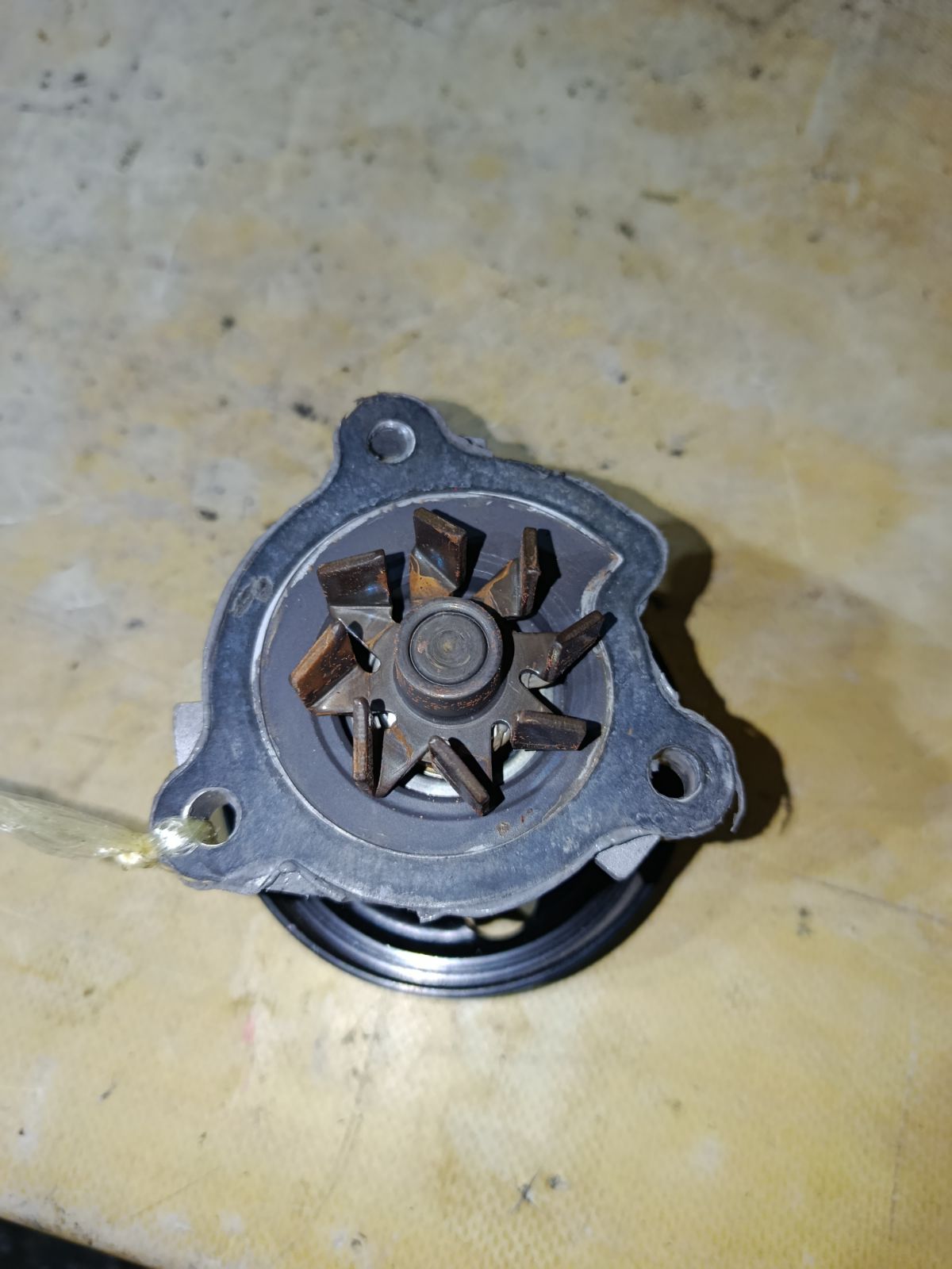 Помпа 210106N225, 210106N226 на Nissan X-Trail NT30 QR20DE Фото 2