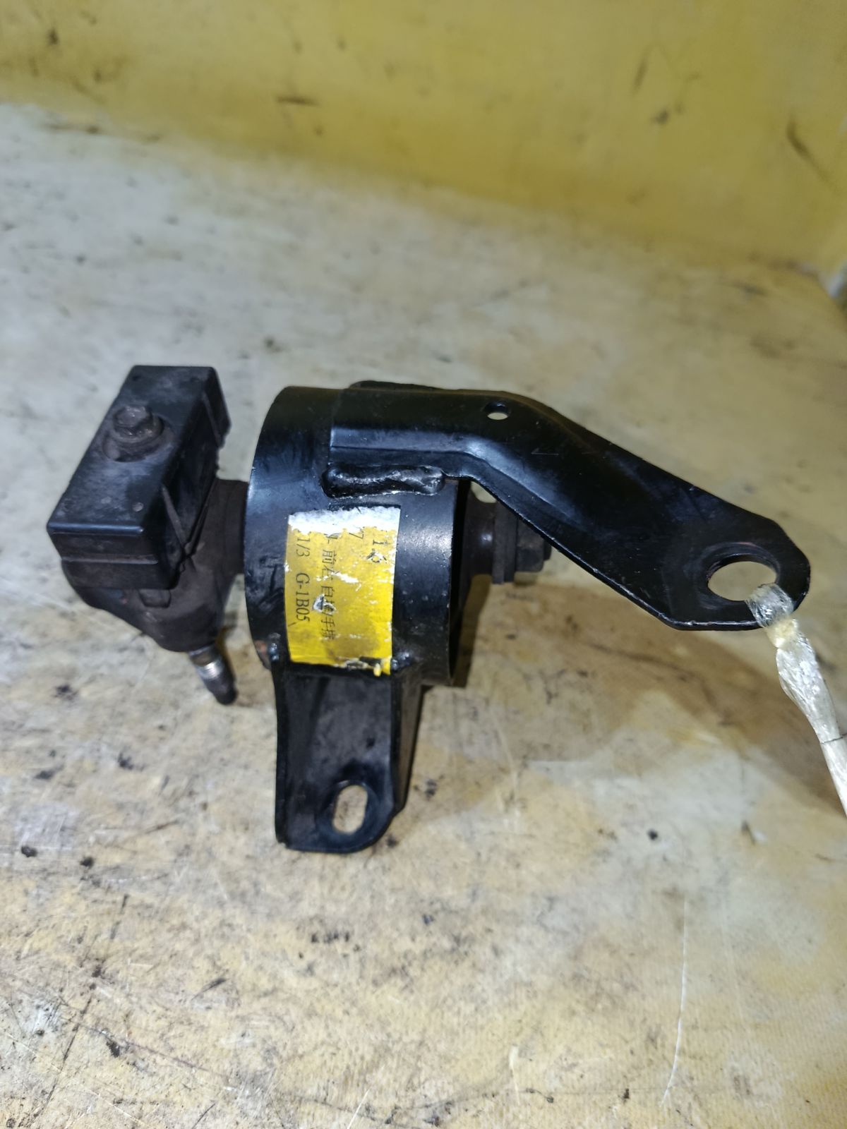 Подушка двигателя 12308-16050, 12305-16040, 12305-16042, 12305-16120 на Toyota Corona AT190 4A-FE Фото 3