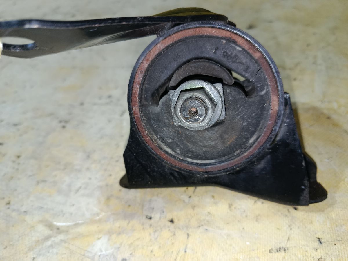 Подушка двигателя 12362-16300, 12305-16040, 12305-16042, 12305-16120 на Toyota Corona AT190 4A-FE Фото 2