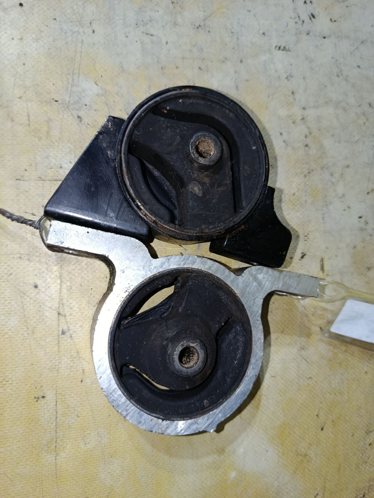 Подушка двигателя на Nissan Bluebird Sylphy QG10 QG18DE Фото 1