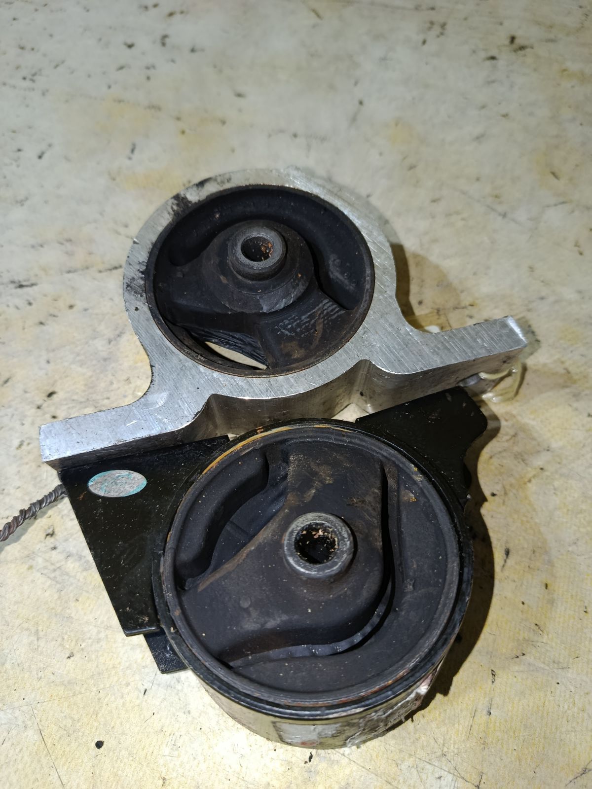 Подушка двигателя на Nissan Bluebird Sylphy QG10 QG18DE Фото 2