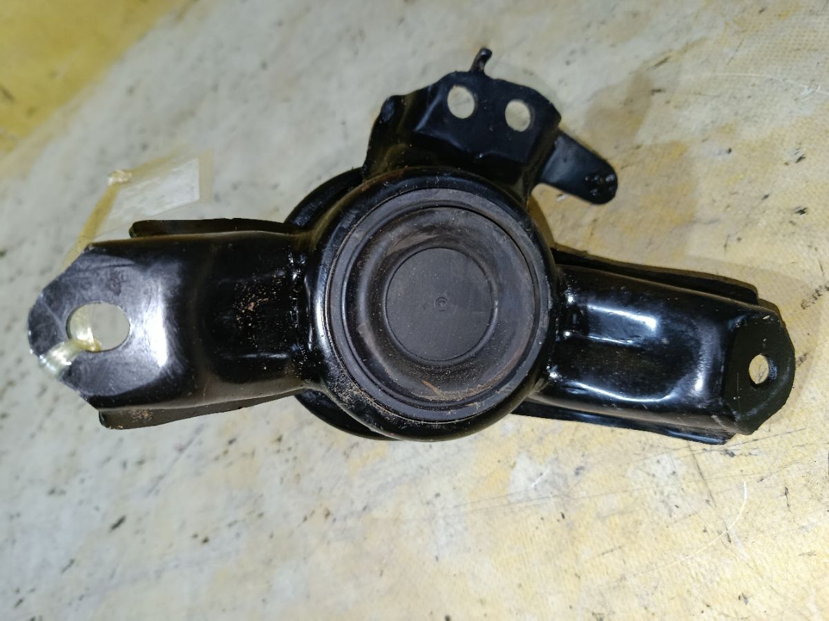 Подушка двигателя на Hyundai Sonata YF G4KE Фото 3