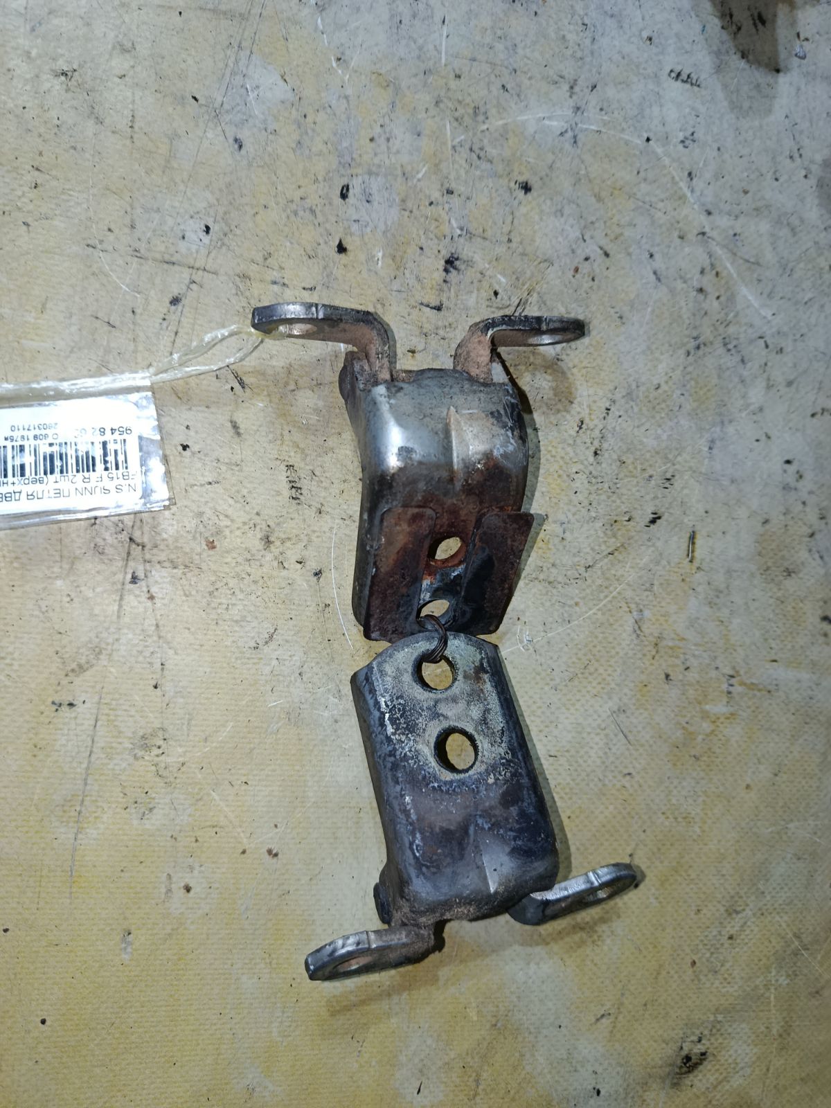 Петля двери шарнирная на Nissan Sunny FB15 Фото 1