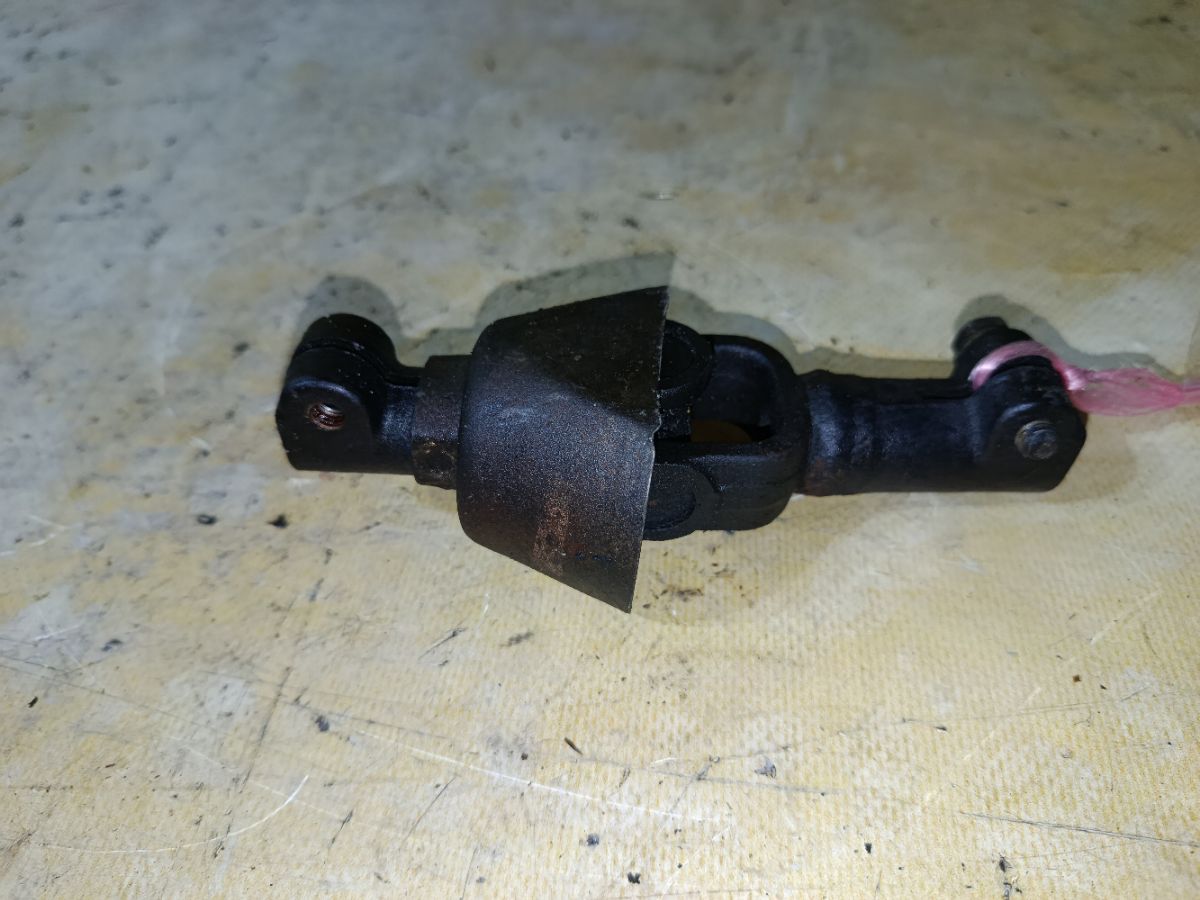 Рулевой карданчик на Toyota Aristo JZS160 Фото 1