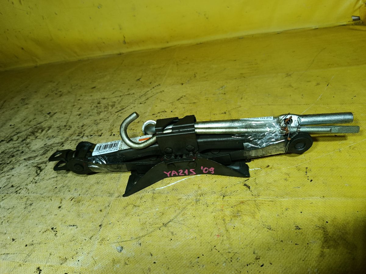 Домкрат на Suzuki Sx4 YA21S Фото 1