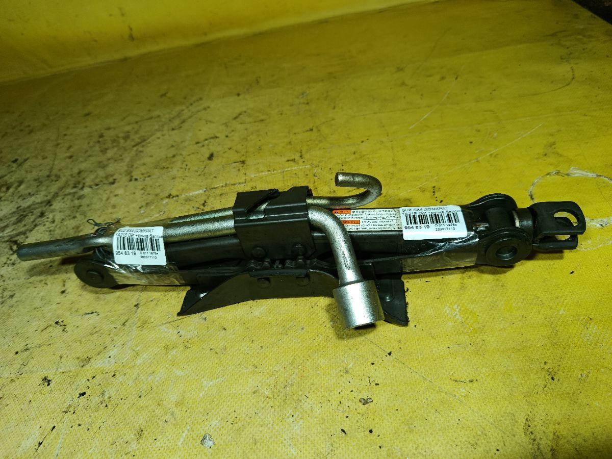 Домкрат на Suzuki Sx4 YA21S Фото 2