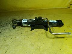 Домкрат на Mazda Axela BK5P