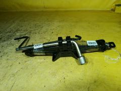 Домкрат на Toyota Corolla NZE121 09111-20120