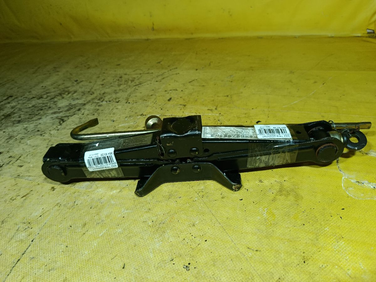 Домкрат E11237790 на Mazda Tribute EPEW Фото 1