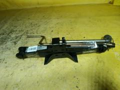 Домкрат на Mazda Axela BK5P