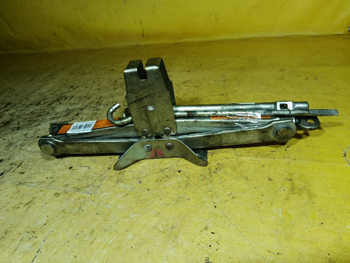 Домкрат на Nissan Qashqai J10 Фото 1