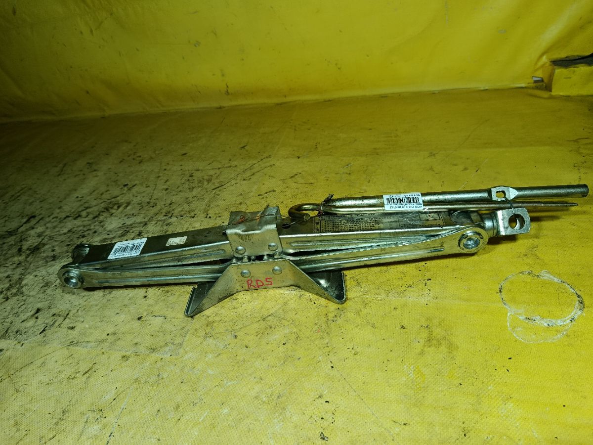 Домкрат на Honda Cr-V RD5 Фото 1