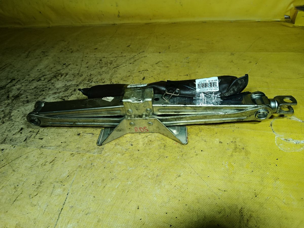 Домкрат на Honda Cr-V RD5 Фото 1