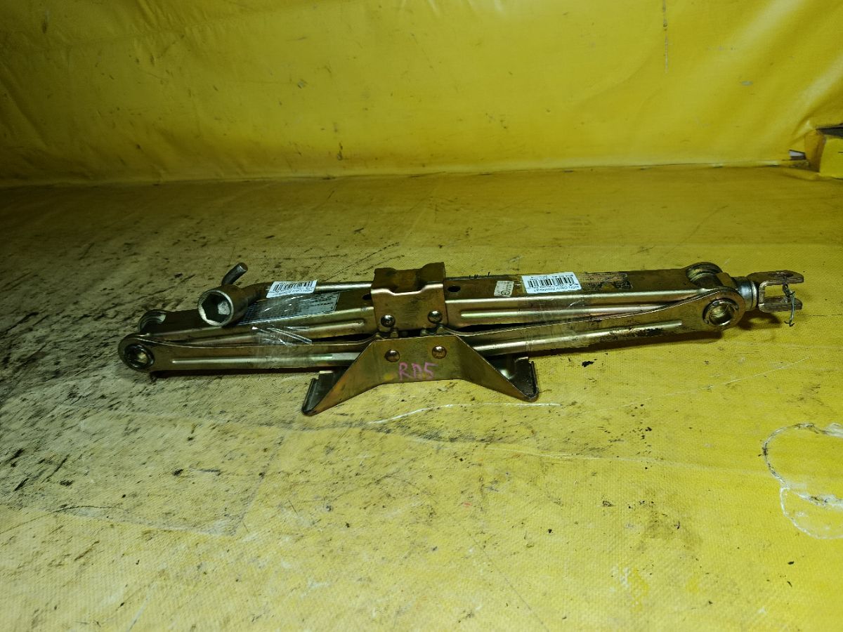 Домкрат на Honda Cr-V RD5 Фото 1