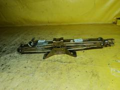 Домкрат на Honda Cr-V RD5