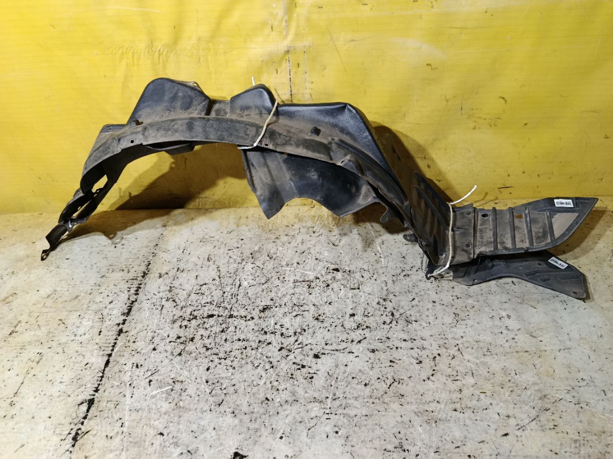 Подкрылок MN126808, MN126807 на Mitsubishi Lancer Cedia Wagon CS5W 4G93 Фото 1