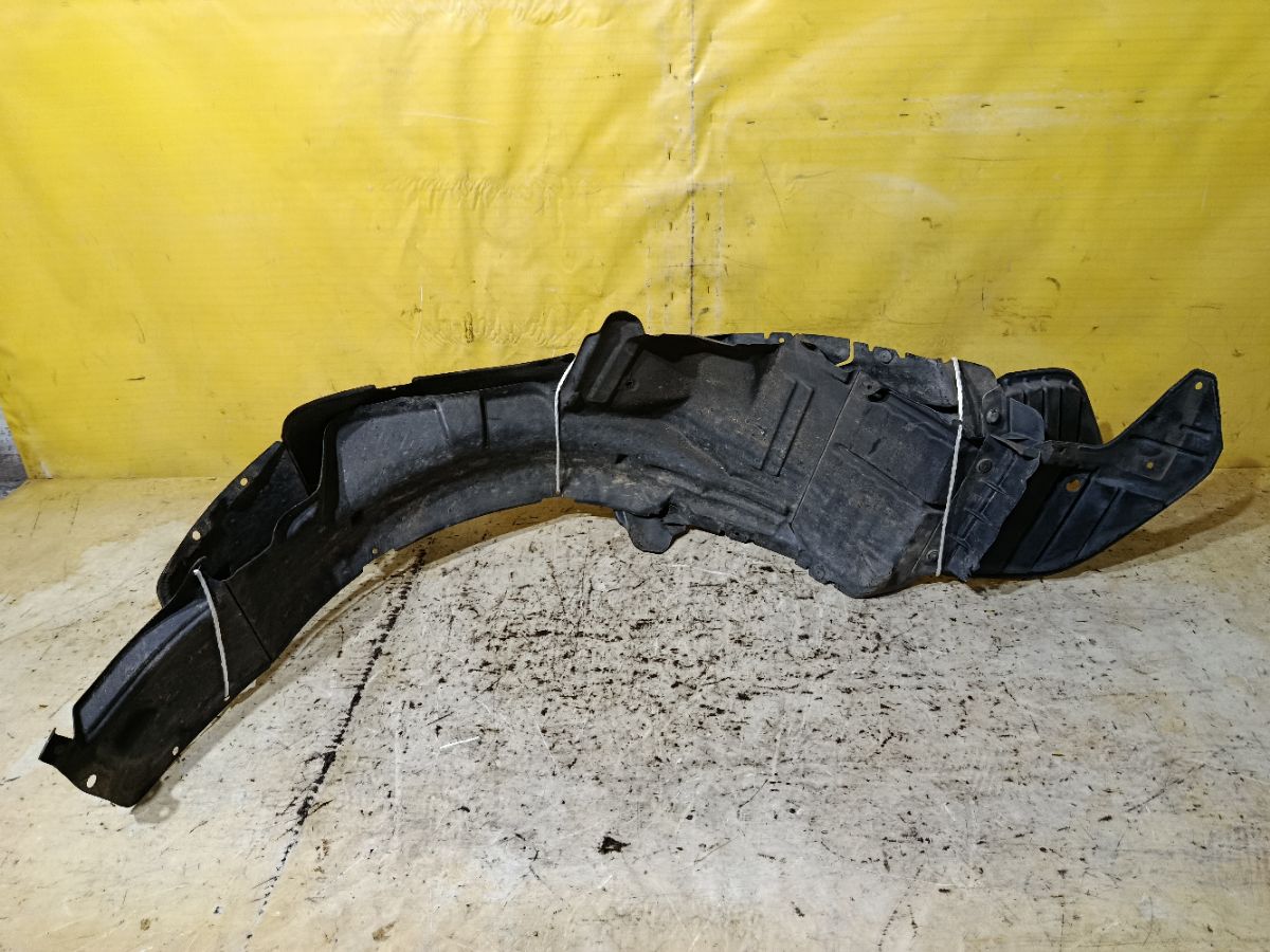 Подкрылок MN126808, MN126807 на Mitsubishi Lancer Cedia Wagon CS5W 4G93 Фото 4