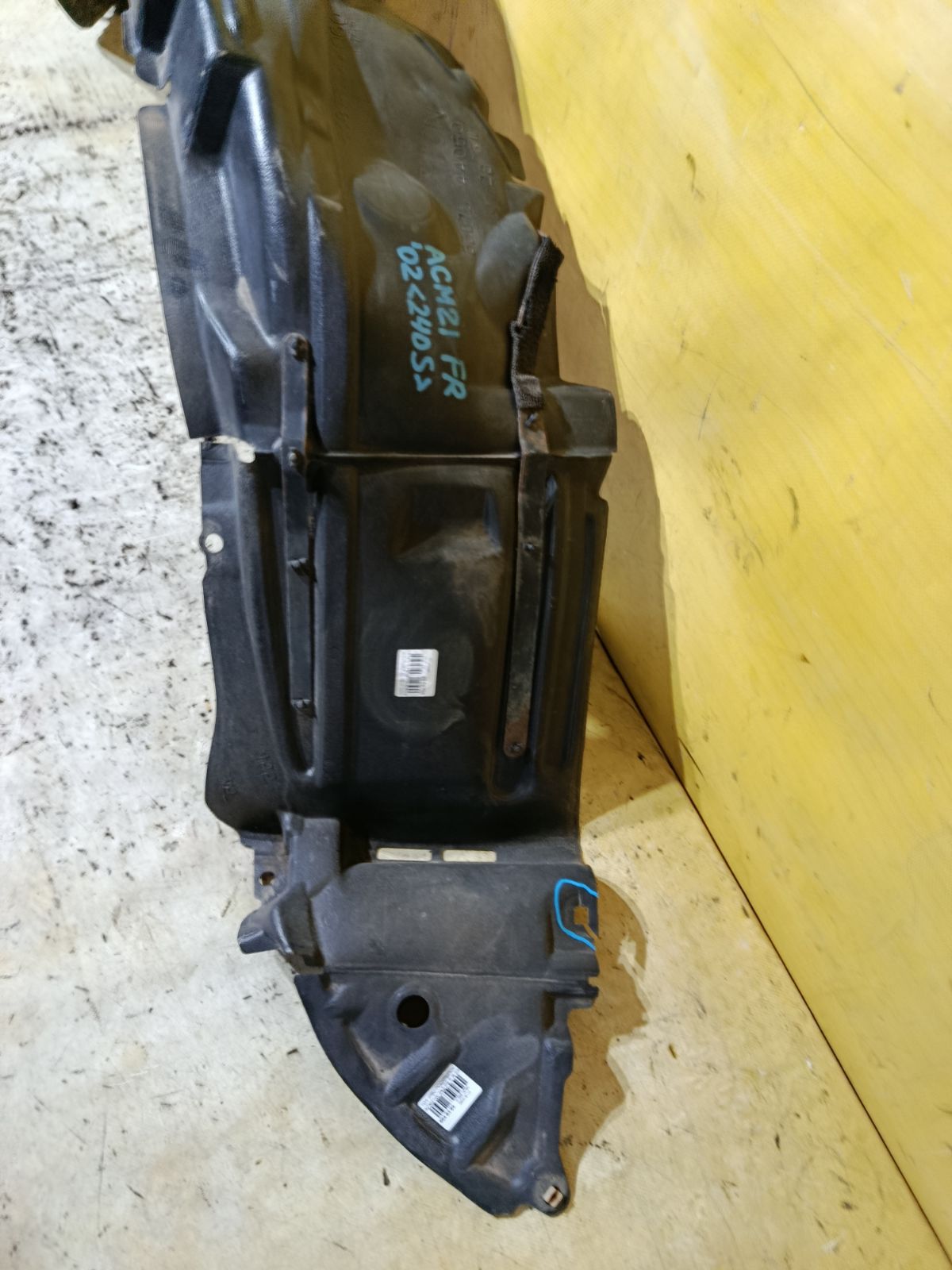 Подкрылок 53875-44060 на Toyota Ipsum ACM21W 2AZ-FE Фото 2