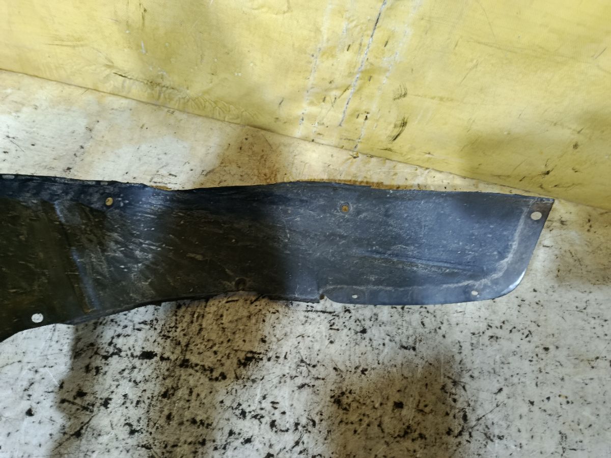 Подкрылок MR960586 на Mitsubishi Pajero Io H76W 4G93 Фото 4
