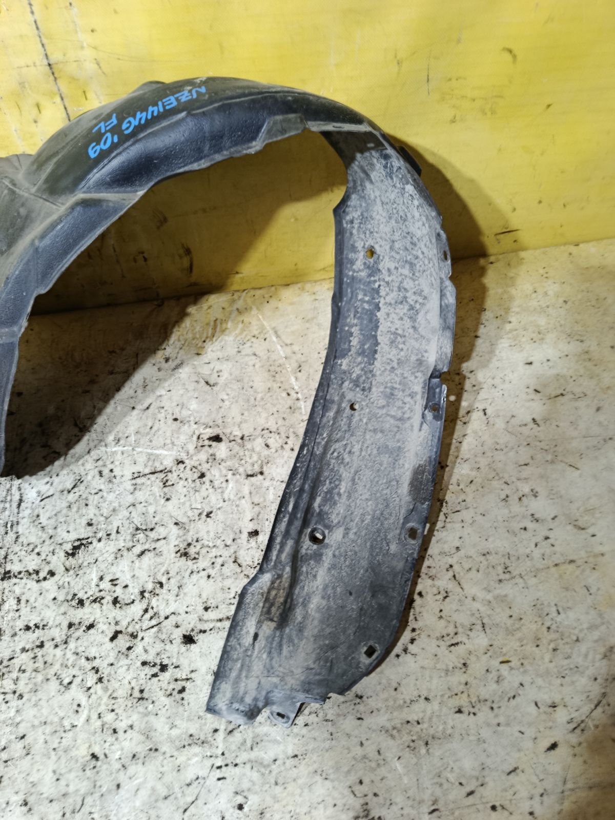 Подкрылок 53876-12420 на Toyota Corolla Fielder NZE144G 1NZ-FE Фото 3