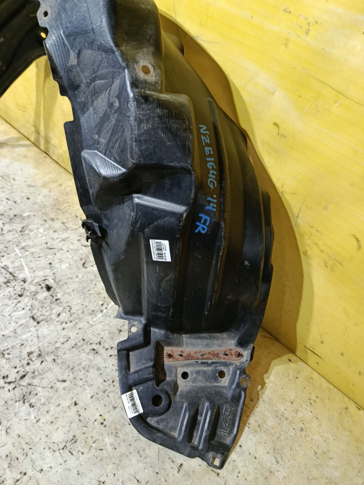 Подкрылок 53875-12570 на Toyota Corolla Fielder NZE164G 1NZ-FE Фото 2