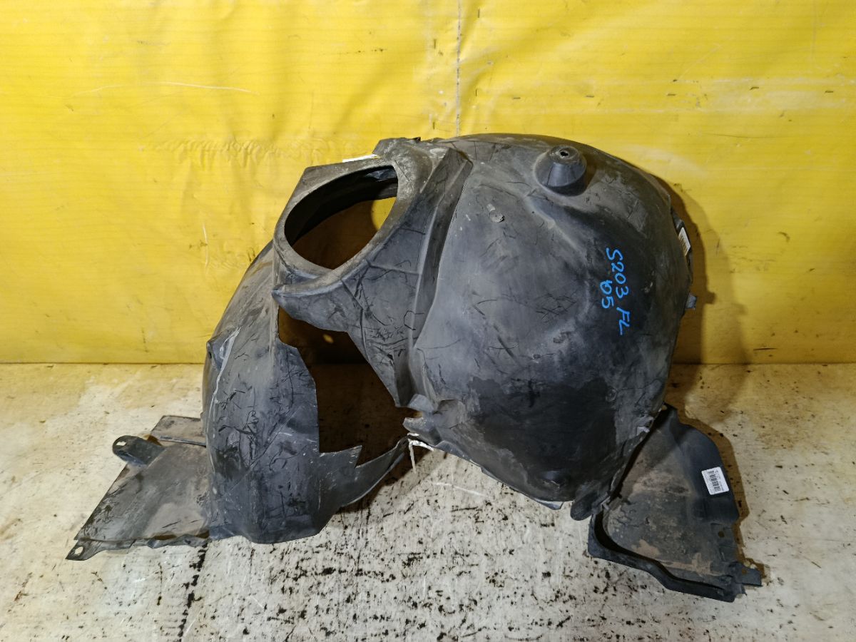 Подкрылок A2038840522, A2038841122 на Mercedes-Benz C-Class Station Wagon S203.246 271.946 Фото 1