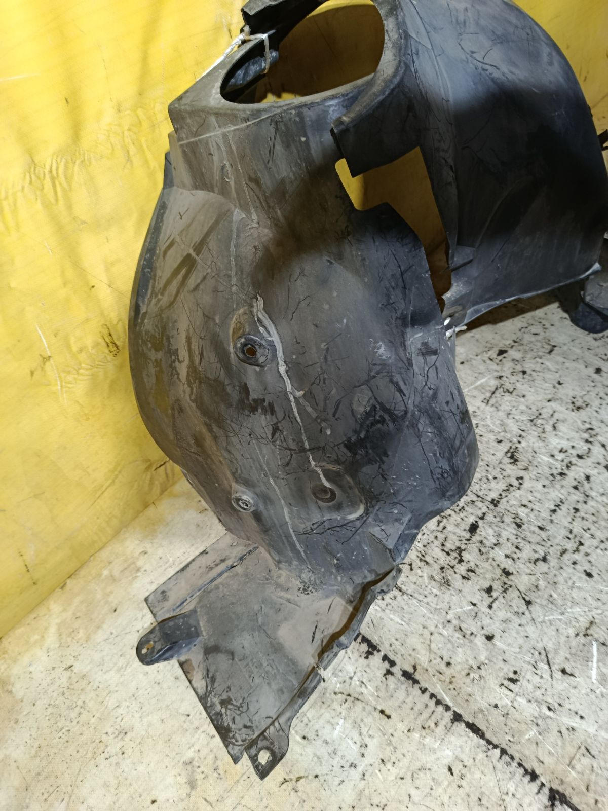 Подкрылок A2038840522, A2038841122 на Mercedes-Benz C-Class Station Wagon S203.246 271.946 Фото 3