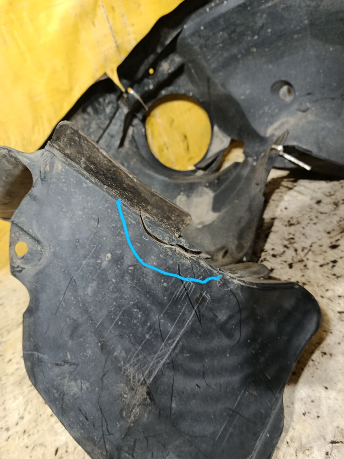 Подкрылок A2038840522, A2038841122 на Mercedes-Benz C-Class Station Wagon S203.246 271.946 Фото 5