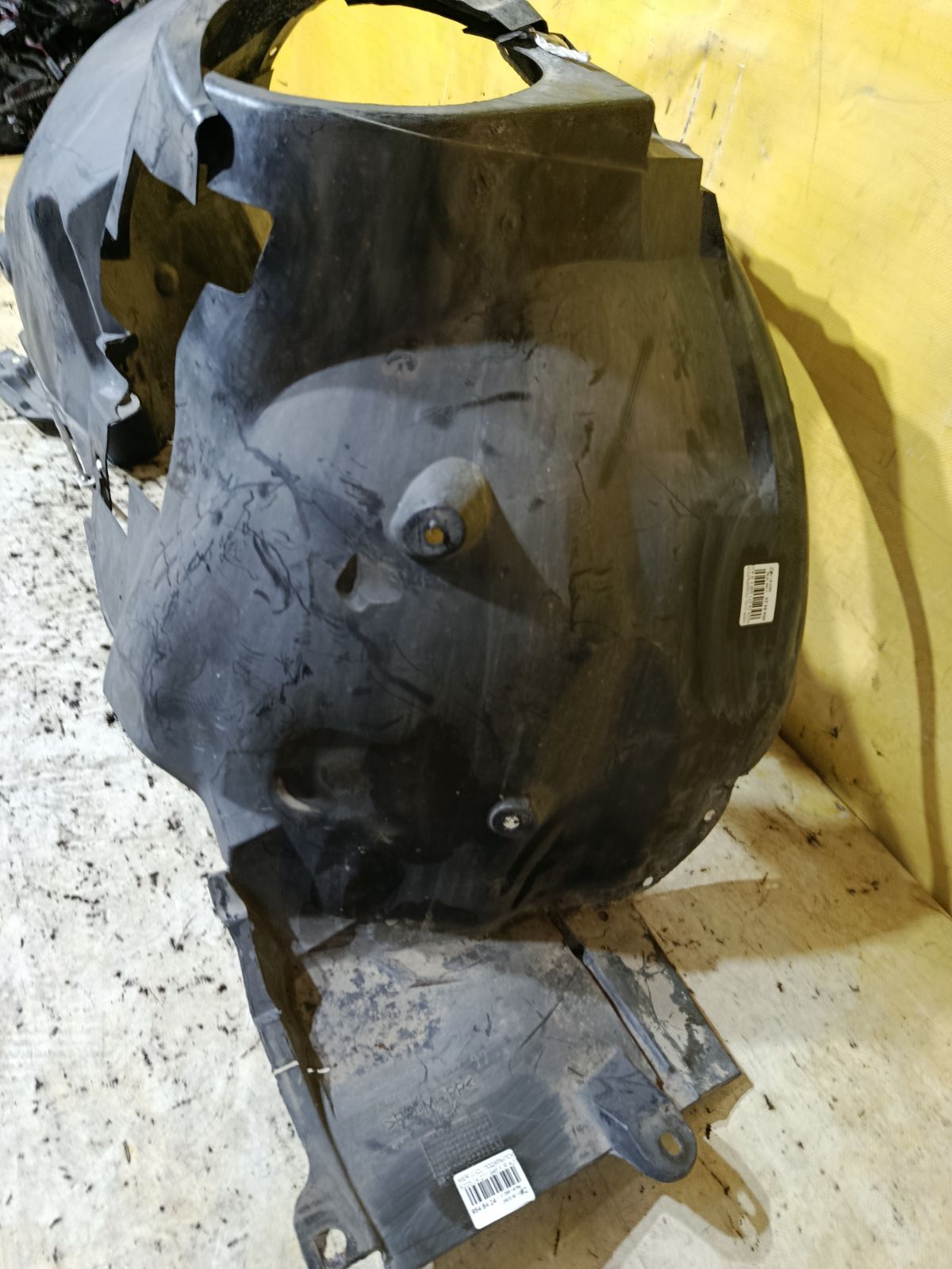 Подкрылок A2038840622, A2038841222 на Mercedes-Benz C-Class Station Wagon S203.246 271.946 Фото 2