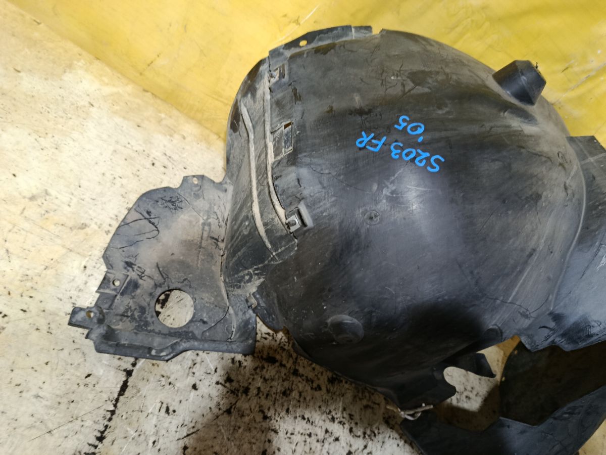 Подкрылок A2038840622, A2038841222 на Mercedes-Benz C-Class Station Wagon S203.246 271.946 Фото 3