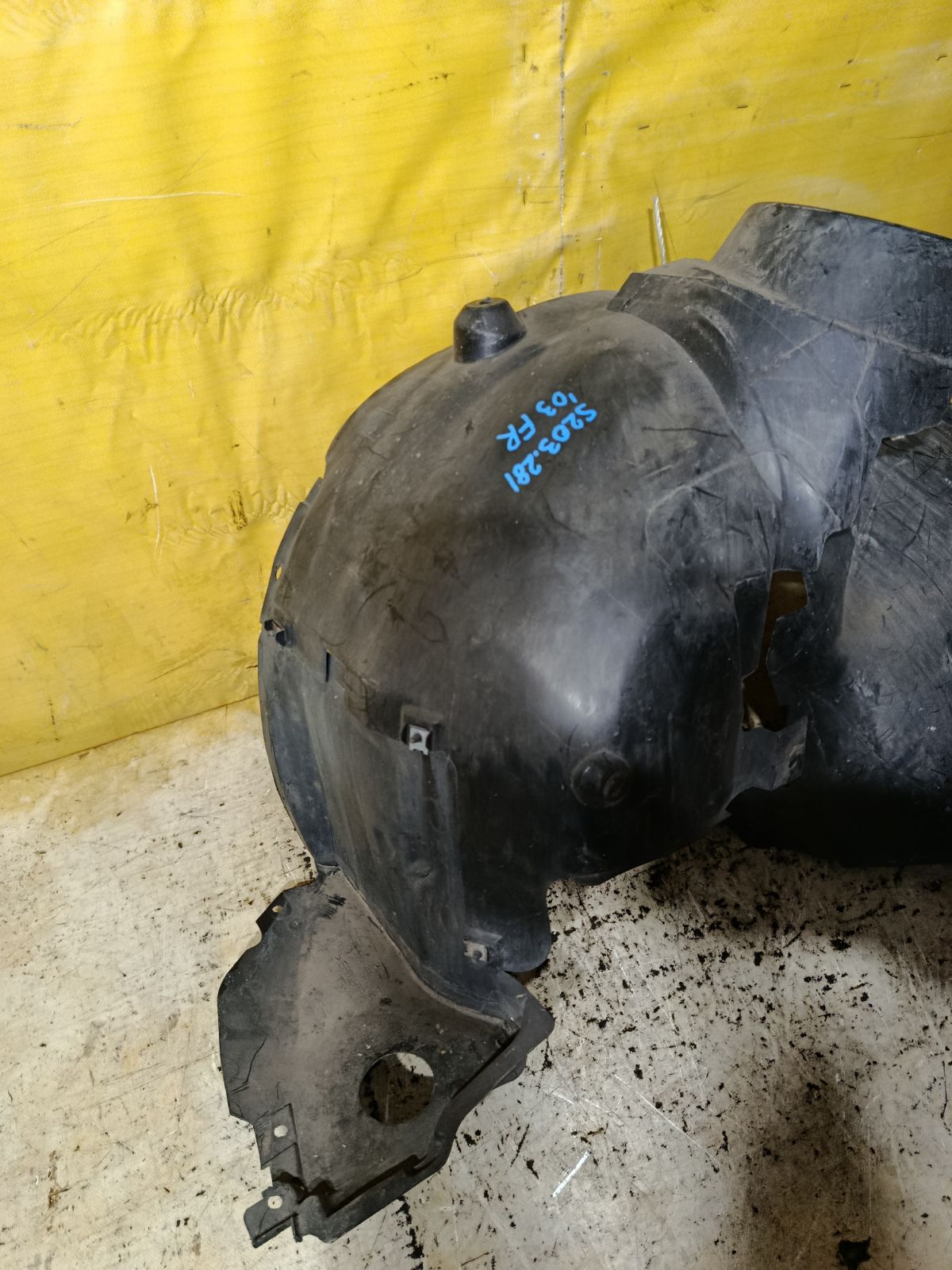 Подкрылок A2038842222, A2038842622 на Mercedes-Benz C-Class Station Wagon S203.281 112.916 Фото 2