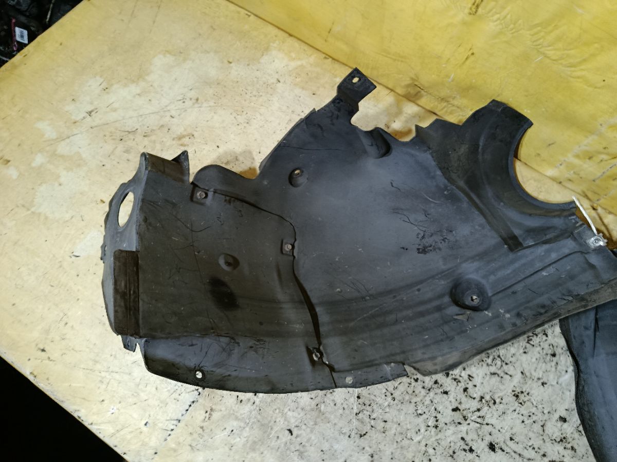 Подкрылок A2038842222, A2038842622 на Mercedes-Benz C-Class Station Wagon S203.281 112.916 Фото 5