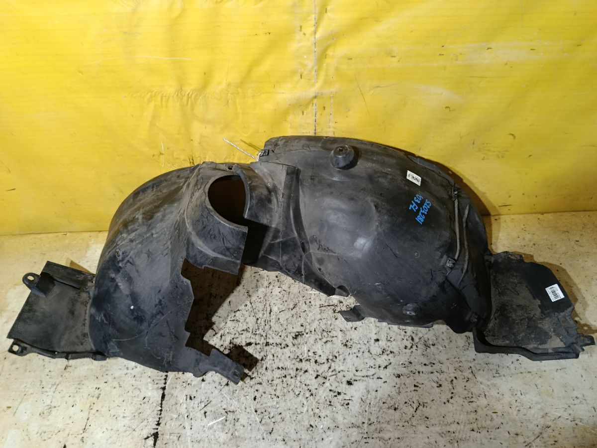 Подкрылок A2038842122, A2038842522 на Mercedes-Benz C-Class Station Wagon S203.281 112.916 Фото 1