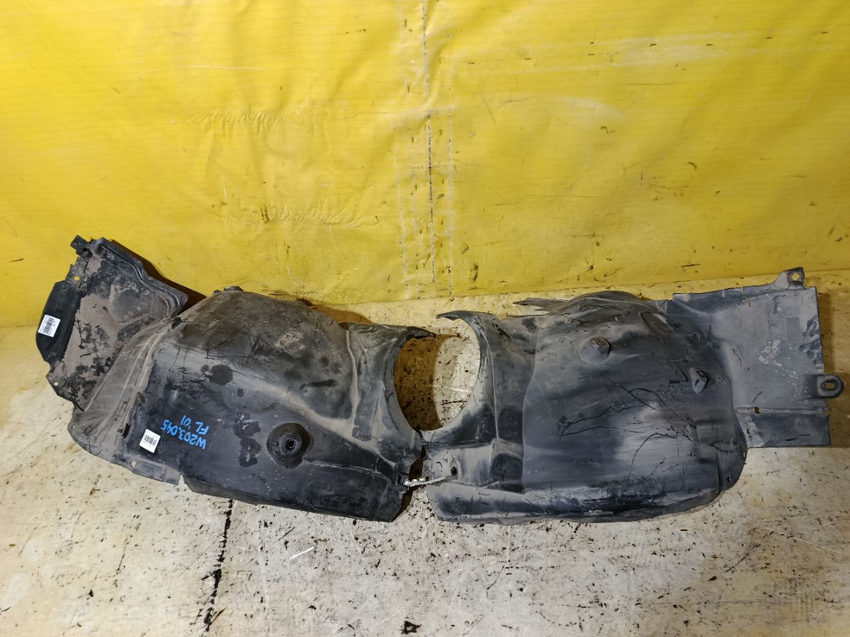 Подкрылок A2038840522, A2038841122 на Mercedes-Benz C-Class W203.045 111.955 Фото 1