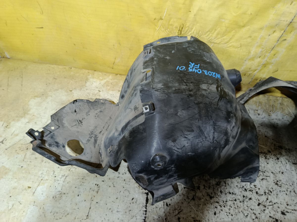 Подкрылок A2038840622, A2038841222 на Mercedes-Benz C-Class W203.045 111.955 Фото 2