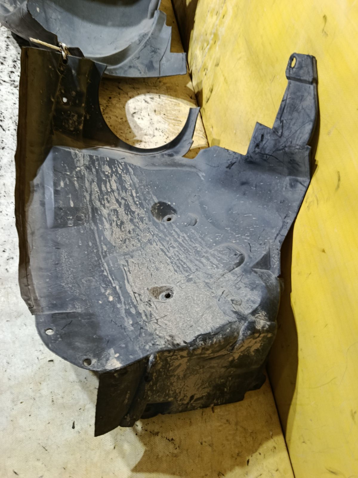 Подкрылок A2038840622, A2038841222 на Mercedes-Benz C-Class W203.045 111.955 Фото 6