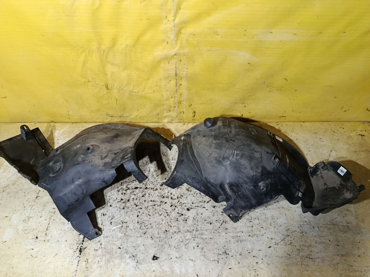 Подкрылок A2038840522, A2038841122 на Mercedes-Benz C-Class W203 Фото 1