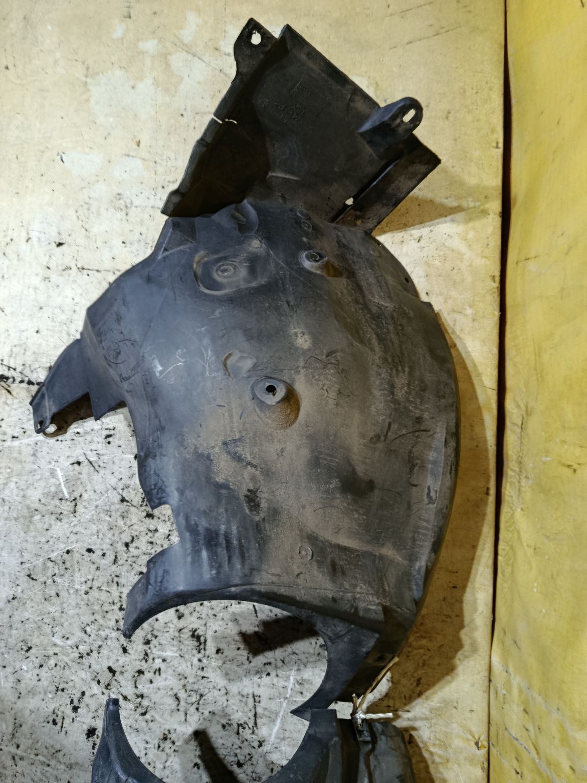 Подкрылок A2038840522, A2038841122 на Mercedes-Benz C-Class W203 Фото 3