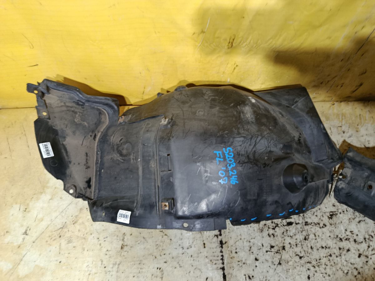 Подкрылок A2038840522, A2038841122 на Mercedes-Benz C-Class Station Wagon S203.246 271.946 Фото 2