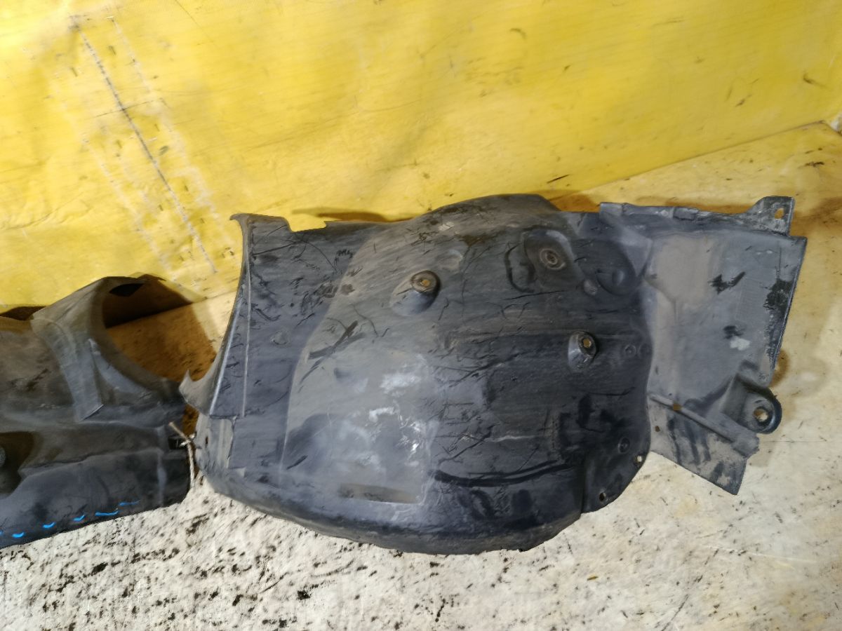 Подкрылок A2038840522, A2038841122 на Mercedes-Benz C-Class Station Wagon S203.246 271.946 Фото 3