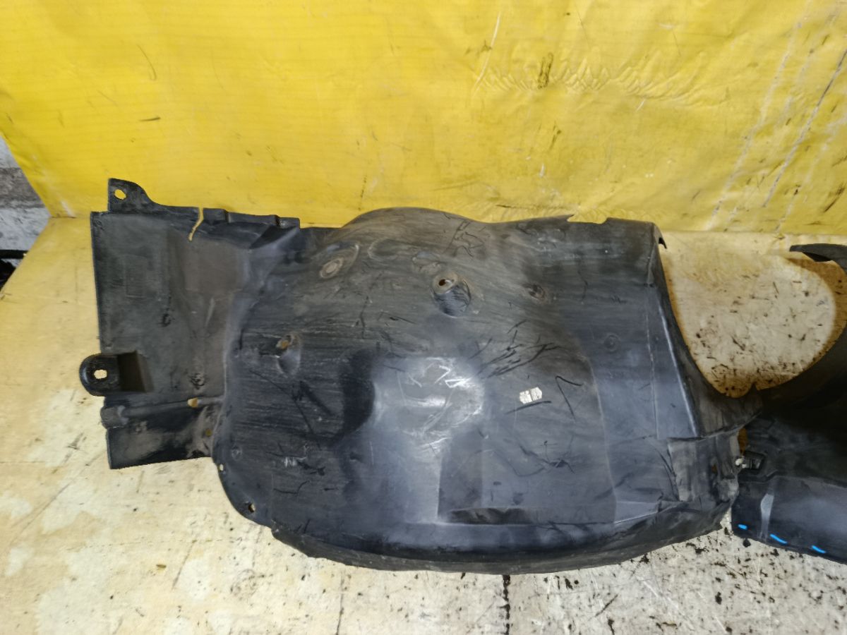 Подкрылок A2038840622, A2038841222 на Mercedes-Benz C-Class Station Wagon S203.246 271.946 Фото 3